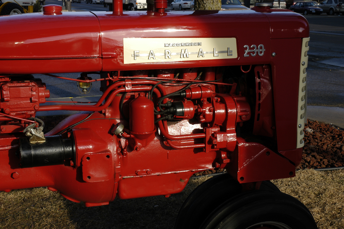 International Harvester Farmall Farmall 230 Engine